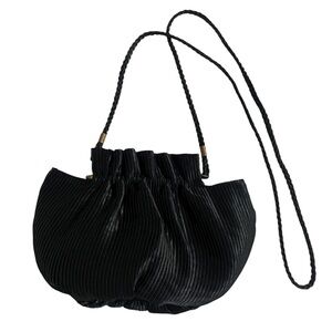 La Regale Vintage Black Ribbed Bag